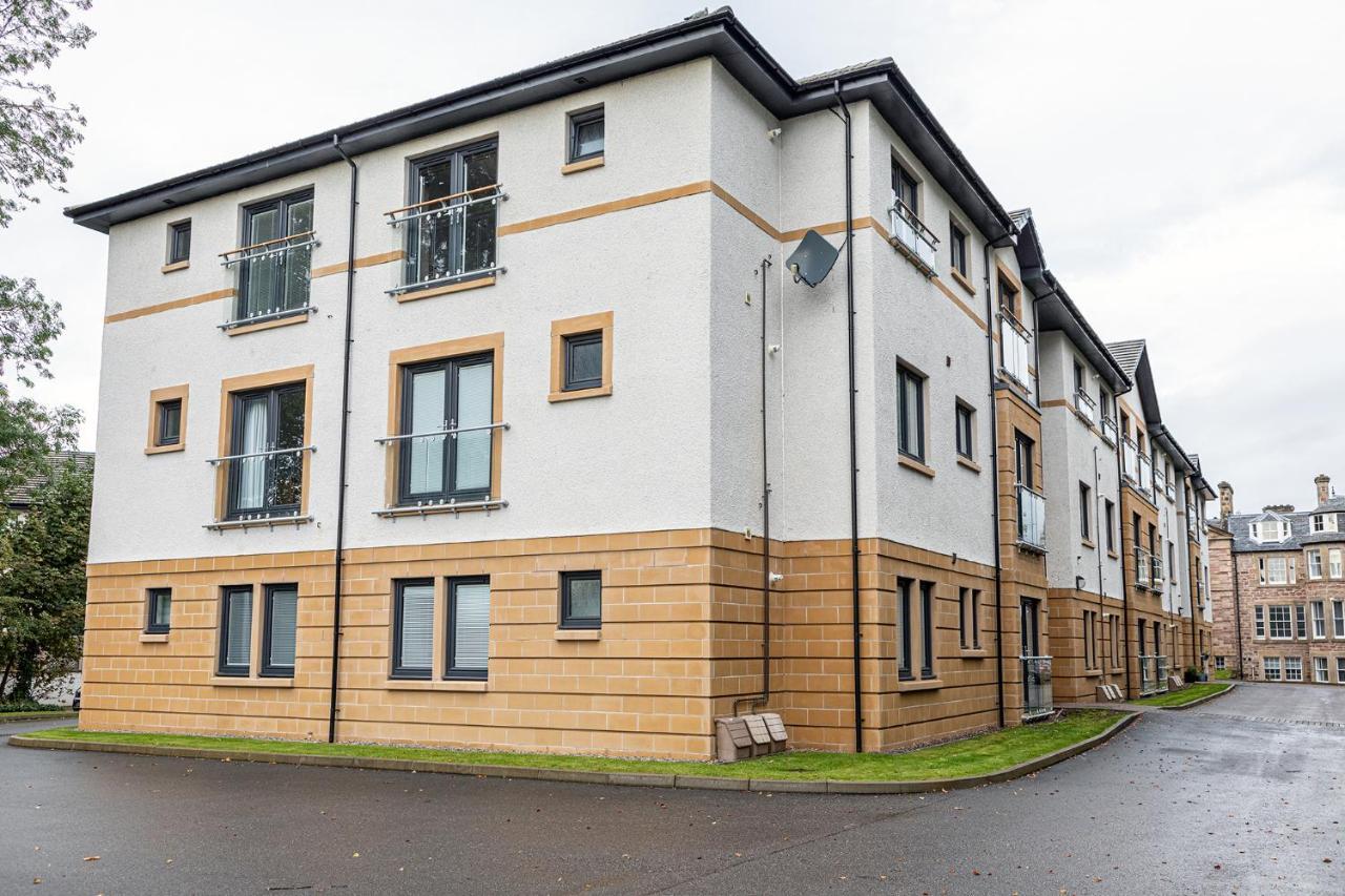 Hedgefield House - Serene Top Floor Flat Инвернес Екстериор снимка